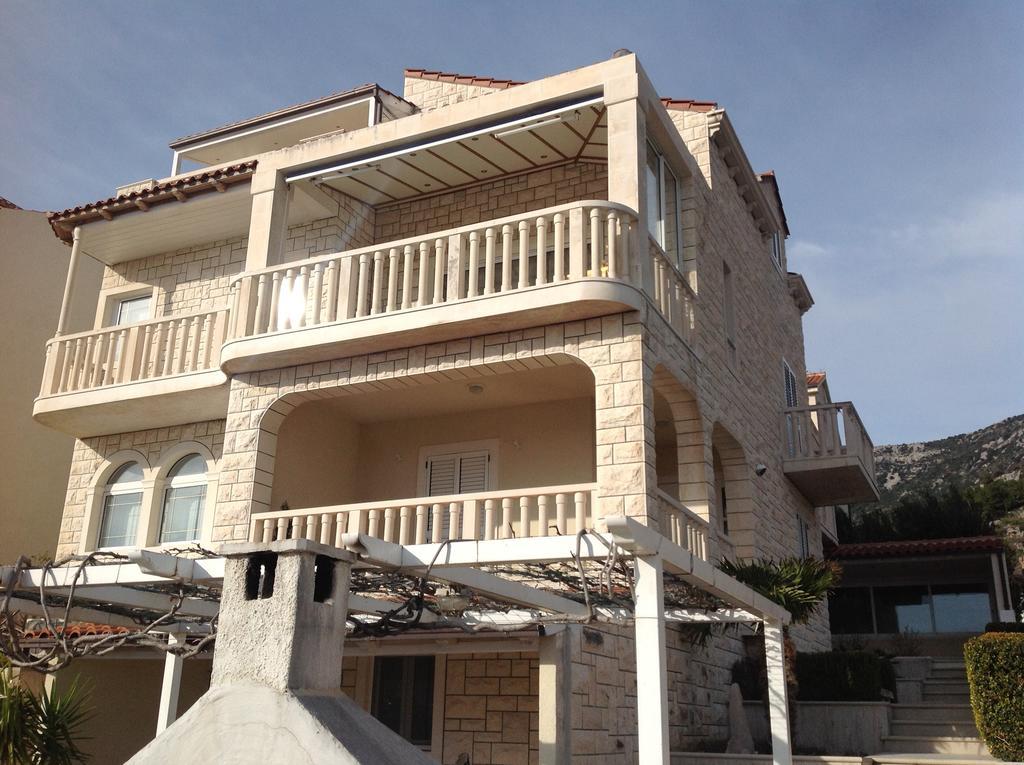 Apartmani Roberta Bol Exterior photo