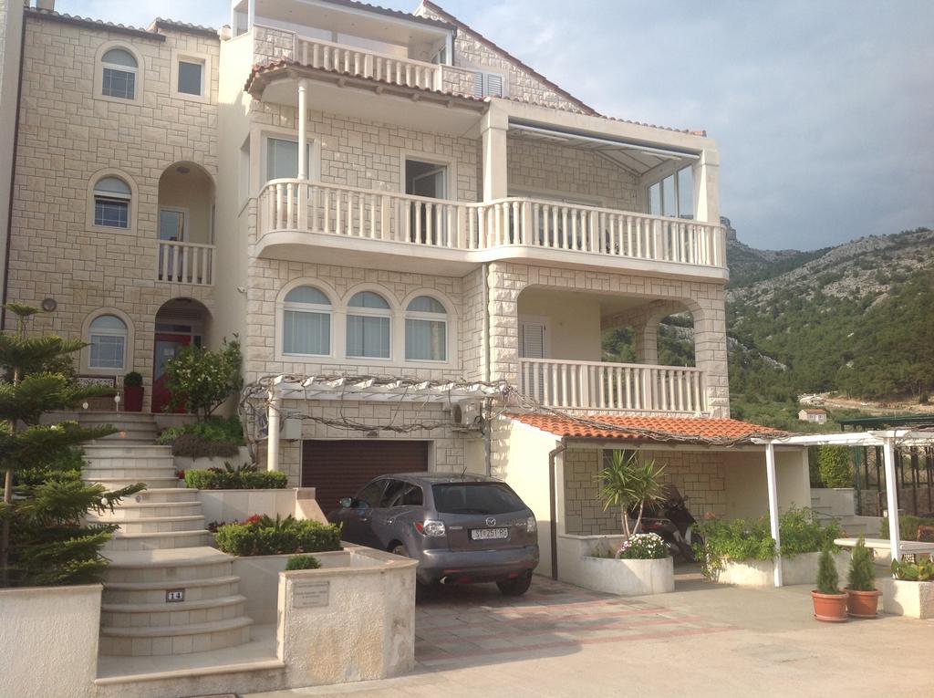 Apartmani Roberta Bol Exterior photo