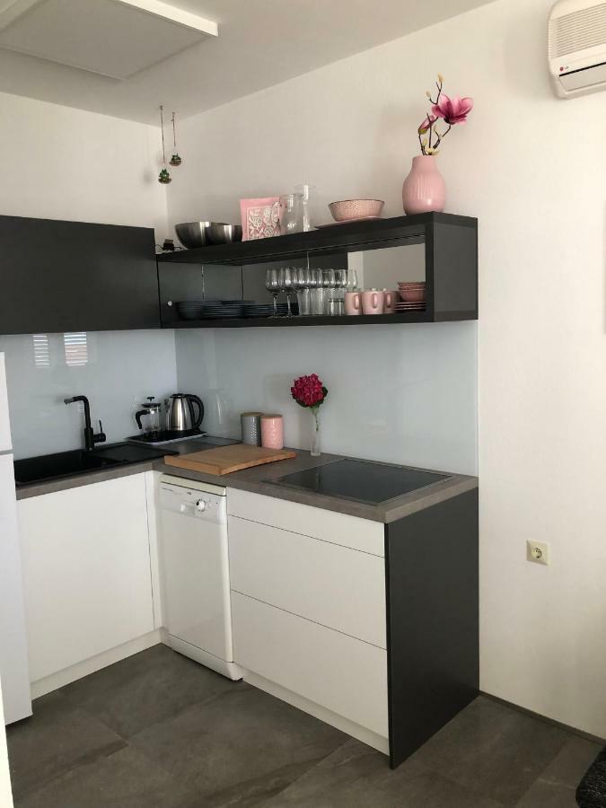 Apartmani Roberta Bol Exterior photo