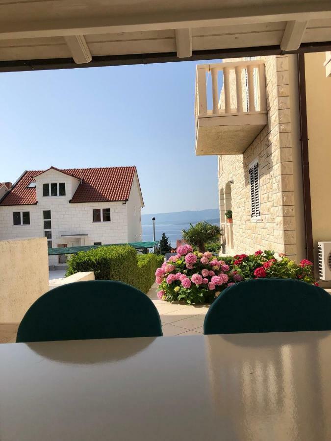 Apartmani Roberta Bol Exterior photo